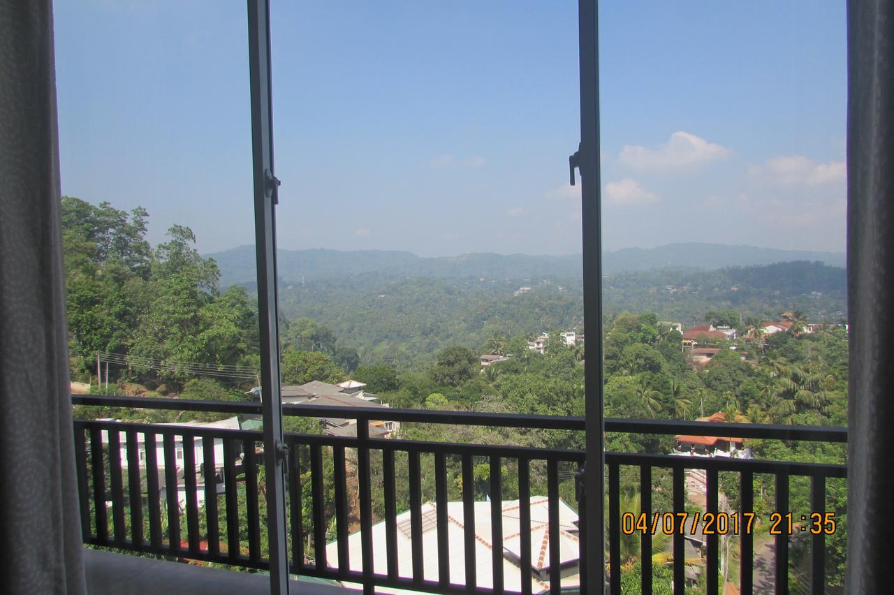 Red Chillies Tourist Inn Kandy Zewnętrze zdjęcie